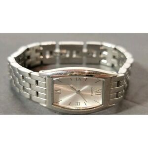 Guess Watch Silver Tone Bracelet Design ‎ 6" Wrist #G66000L